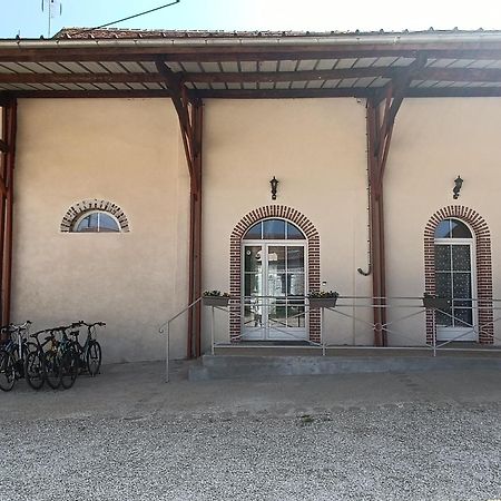 Chambre D'Hotes Le Domaine Des Hirondelles Champcenest ภายนอก รูปภาพ