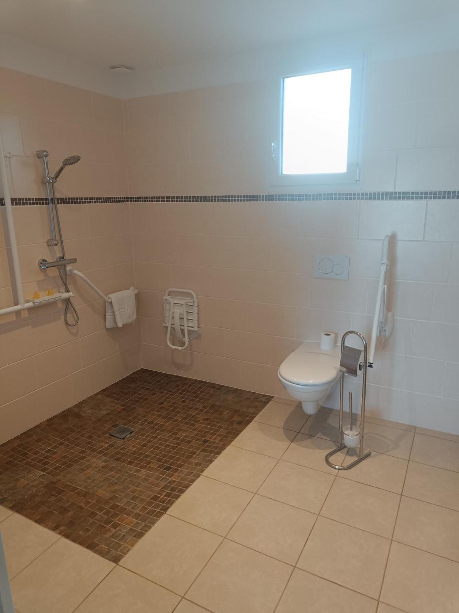 Chambre D'Hotes Le Domaine Des Hirondelles Champcenest ภายนอก รูปภาพ