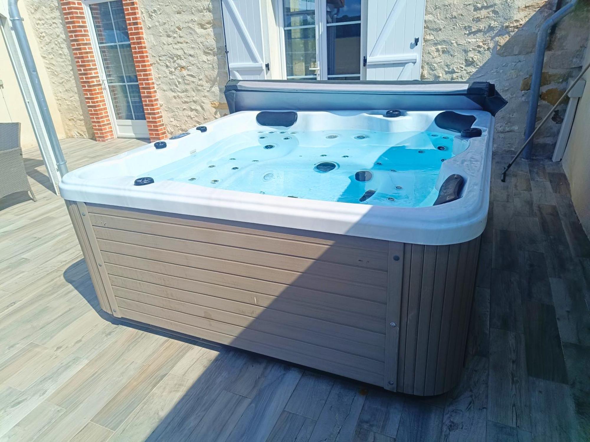 Chambre D'Hotes Le Domaine Des Hirondelles Champcenest ภายนอก รูปภาพ