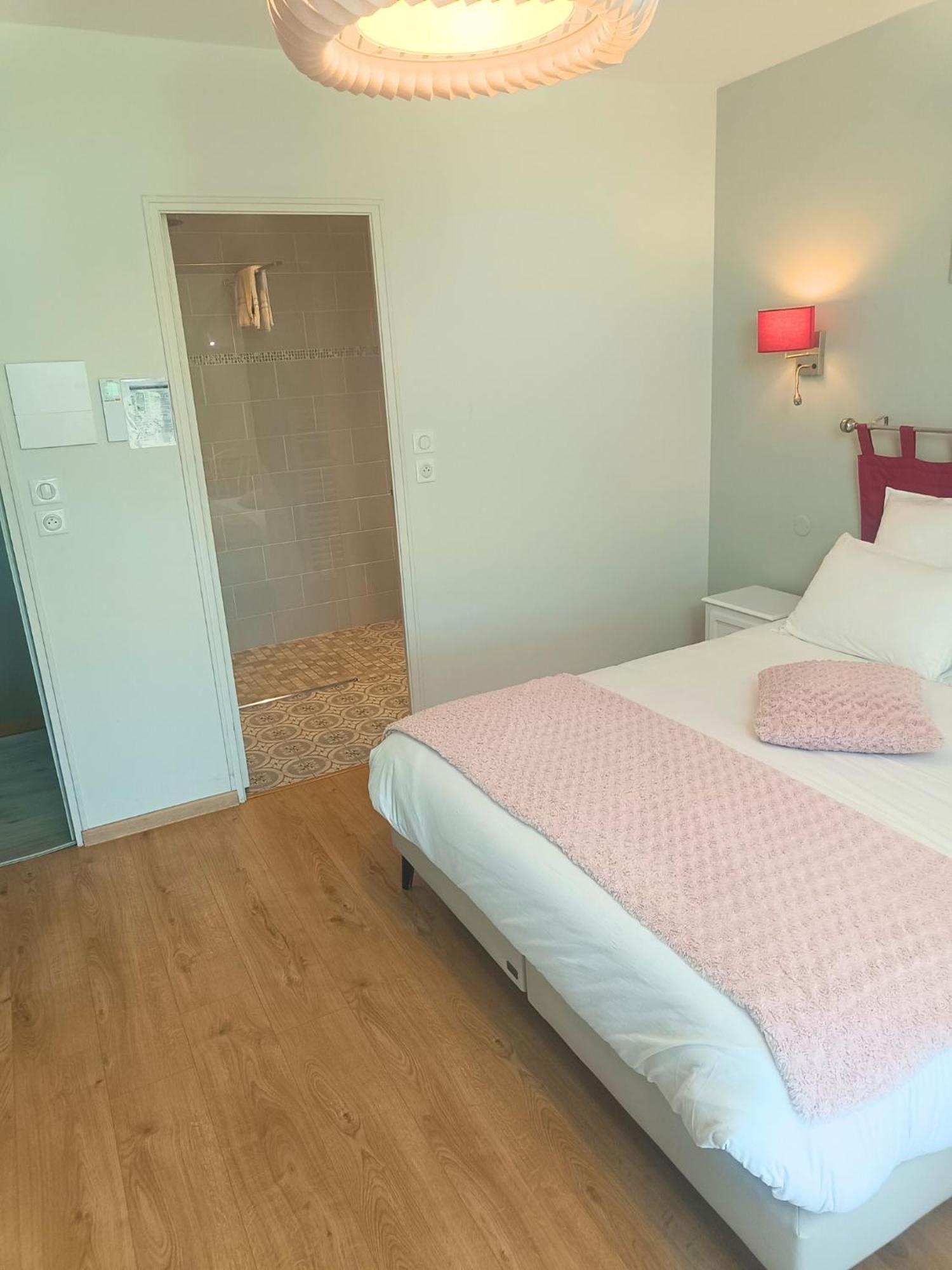 Chambre D'Hotes Le Domaine Des Hirondelles Champcenest ภายนอก รูปภาพ